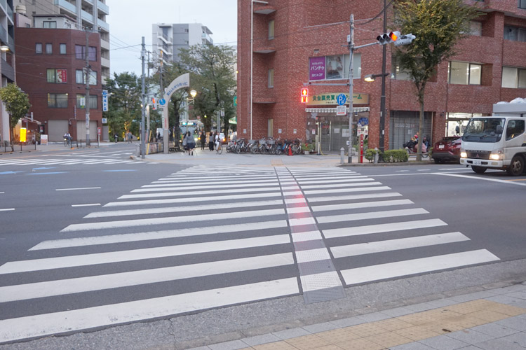 2.くすりの福太郎様を通過して直進してください